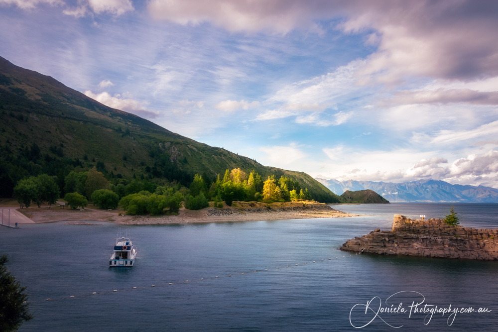 Sunset glowing panorama at Lake Hawea